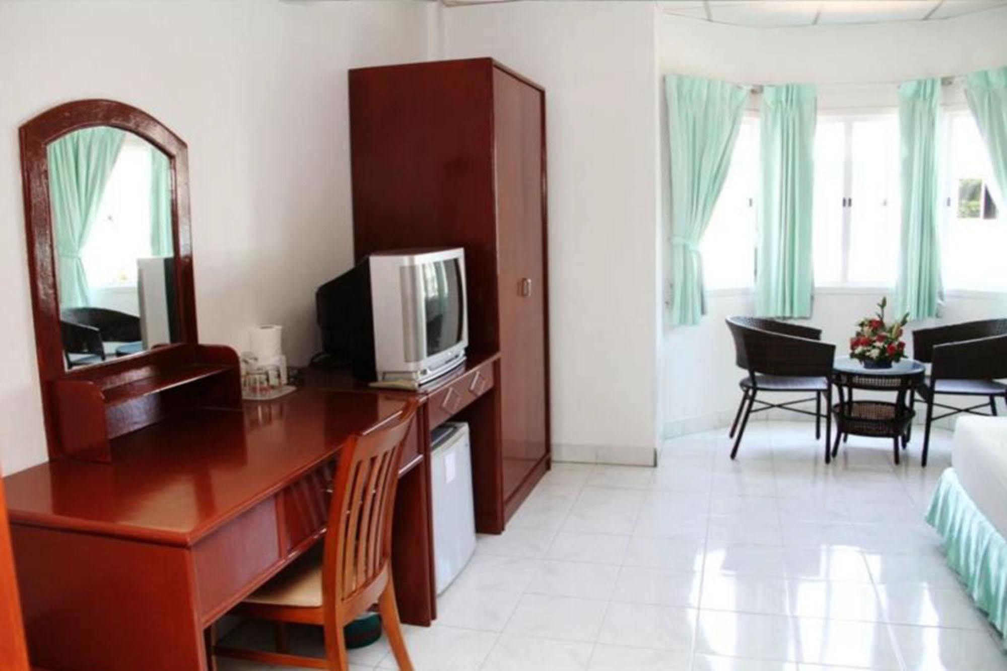 Welcome Inn Hotel @ Karon Beach. Single Room From Only 500 Baht Пхукет Экстерьер фото