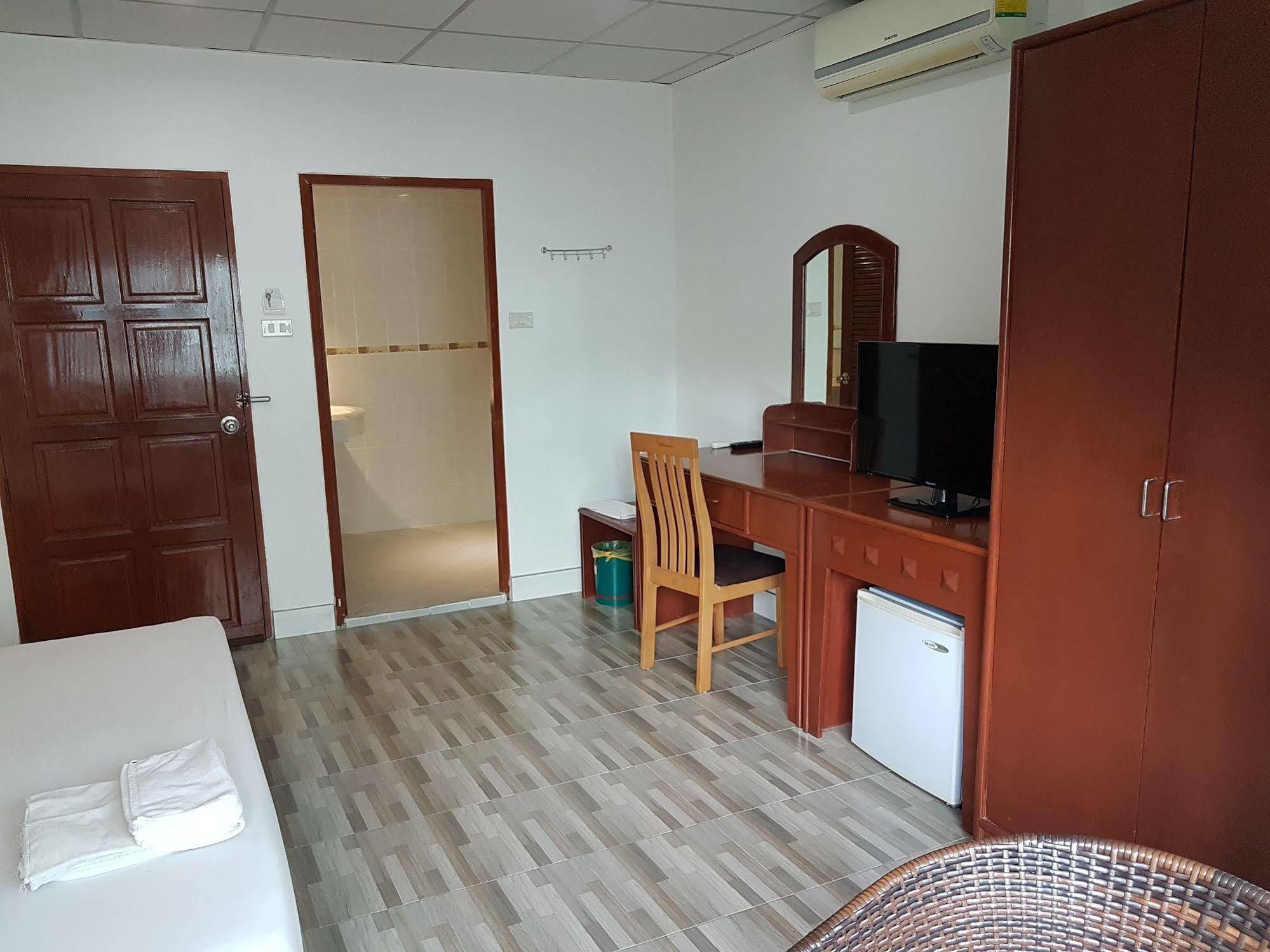 Welcome Inn Hotel @ Karon Beach. Single Room From Only 500 Baht Пхукет Экстерьер фото