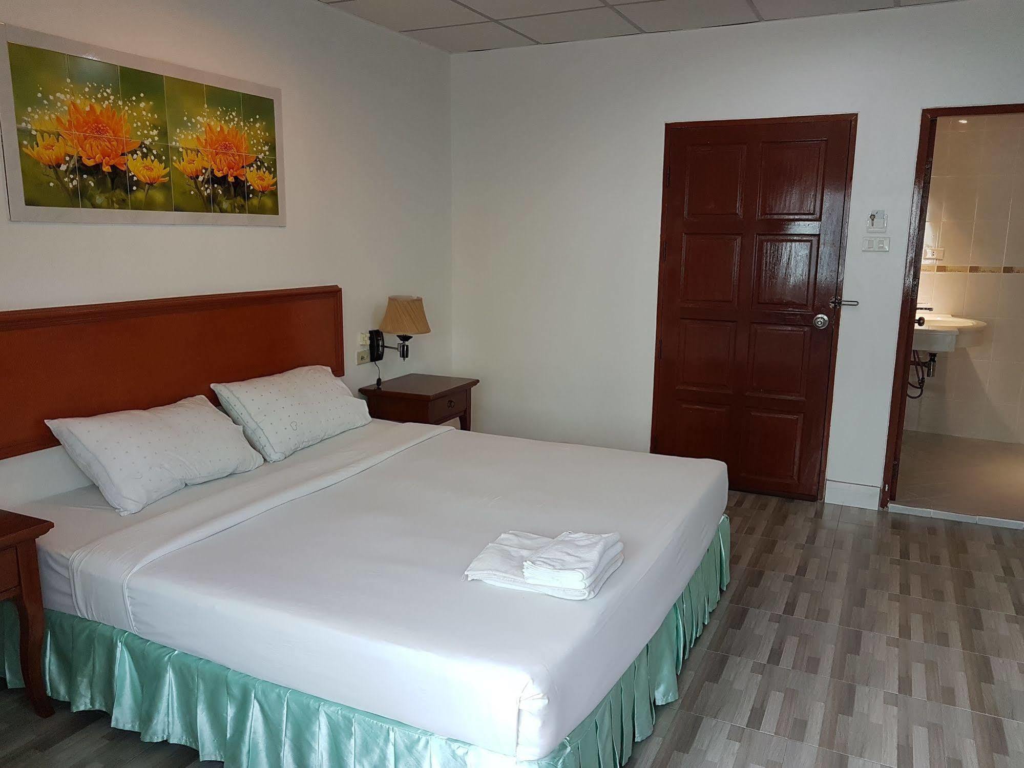 Welcome Inn Hotel @ Karon Beach. Single Room From Only 500 Baht Пхукет Экстерьер фото